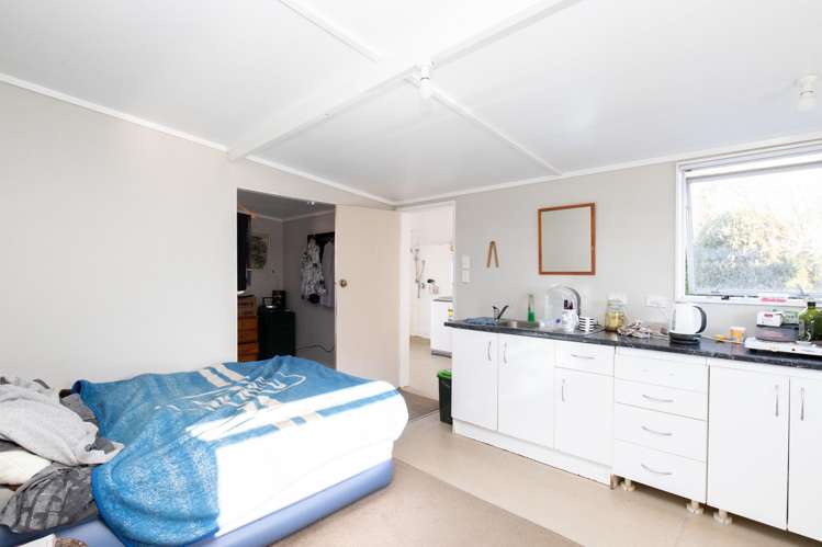 11 Front Miranda Road Waitakaruru_5