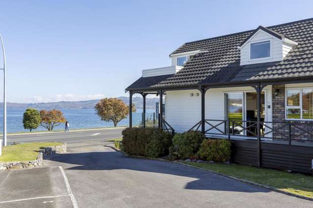 1/116 Lake Terrace Hilltop_2