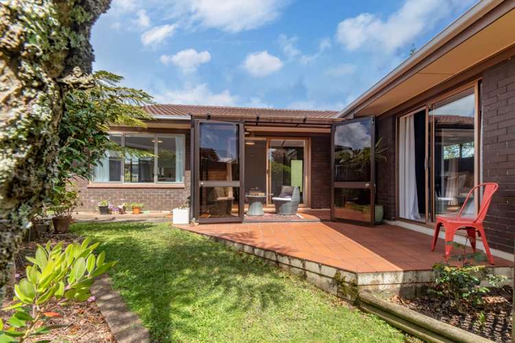 2/127 Golf Road Titirangi_11