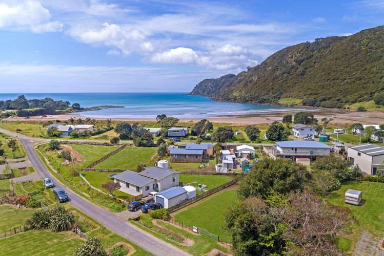 13 Makahuri Place Hicks Bay_1