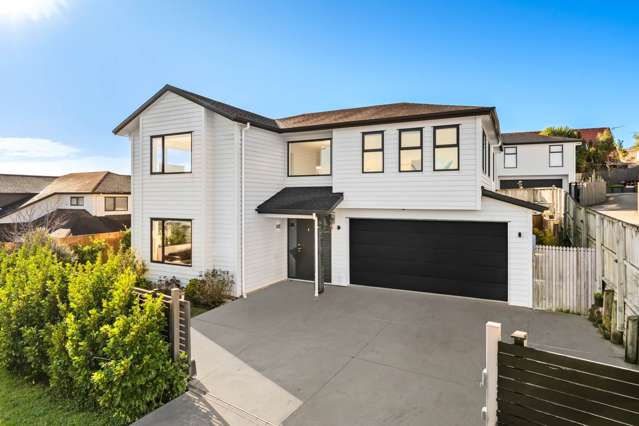 Space, Style & Convenience – 5-Bed Oasis in Ranui