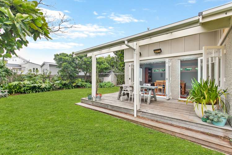 14 North Avenue Narrow Neck_11