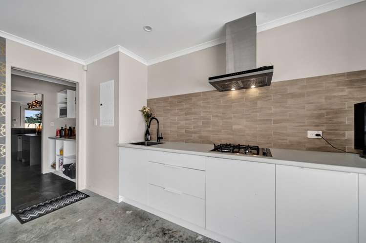 33 Honeyfield Drive Whalers Gate_16