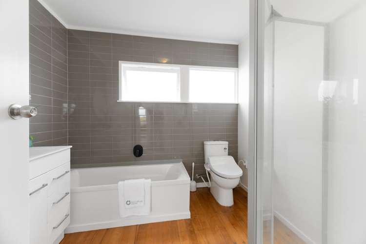 8 Hauraki Cres Pinehill_11