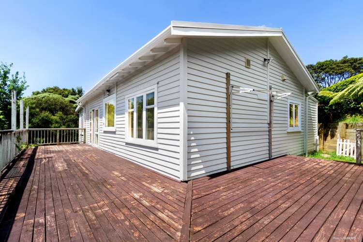 20 Rauhuia Crescent Parau_1