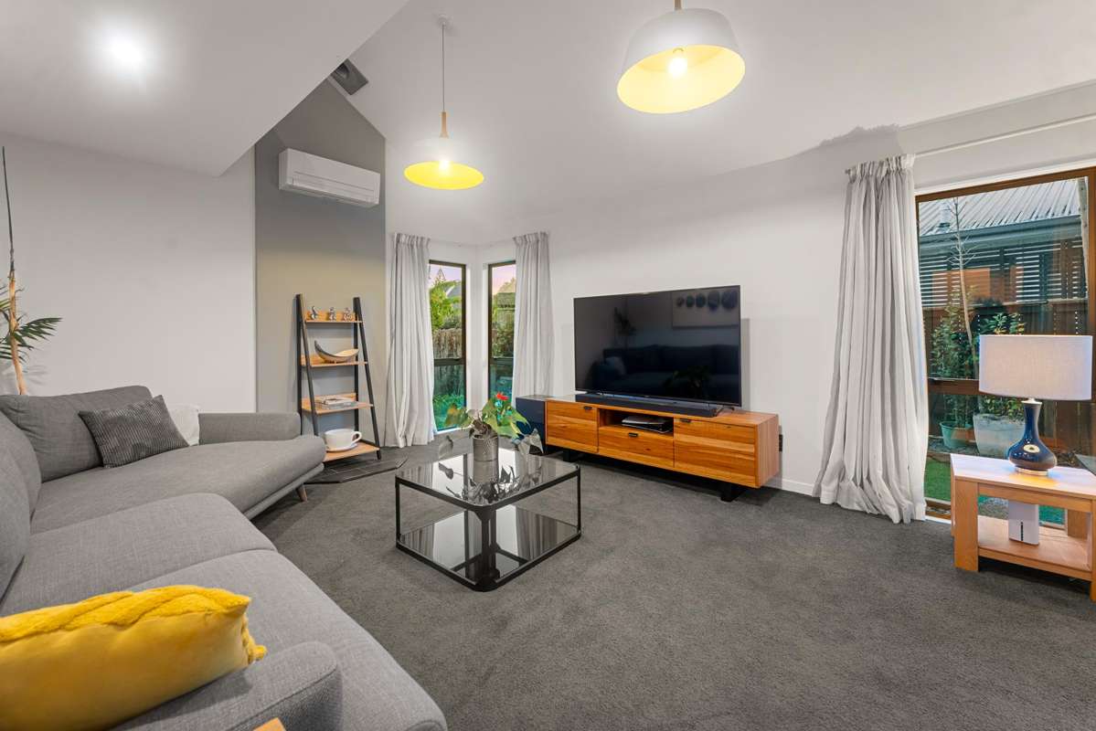 2/8 Phillip Parade_1