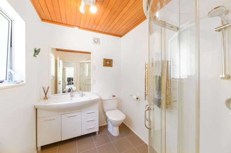 2/106 Stapleford Crescent Browns Bay_7