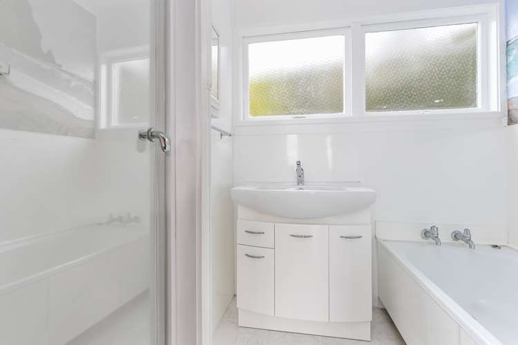 141a Glengarry Road Glen Eden_19