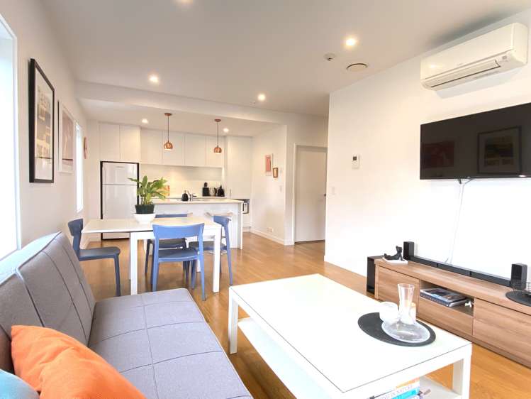 04/987g Mount Eden Road Three Kings_5