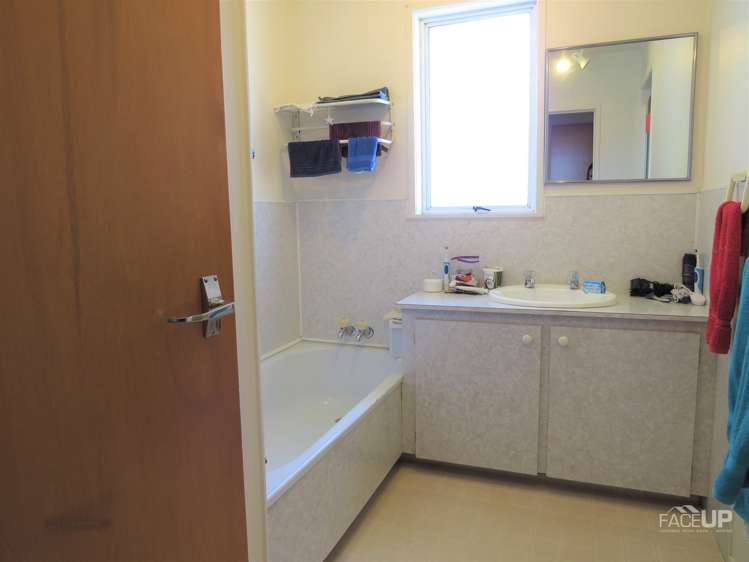 8 Miltonia Avenue Te Atatu South_10