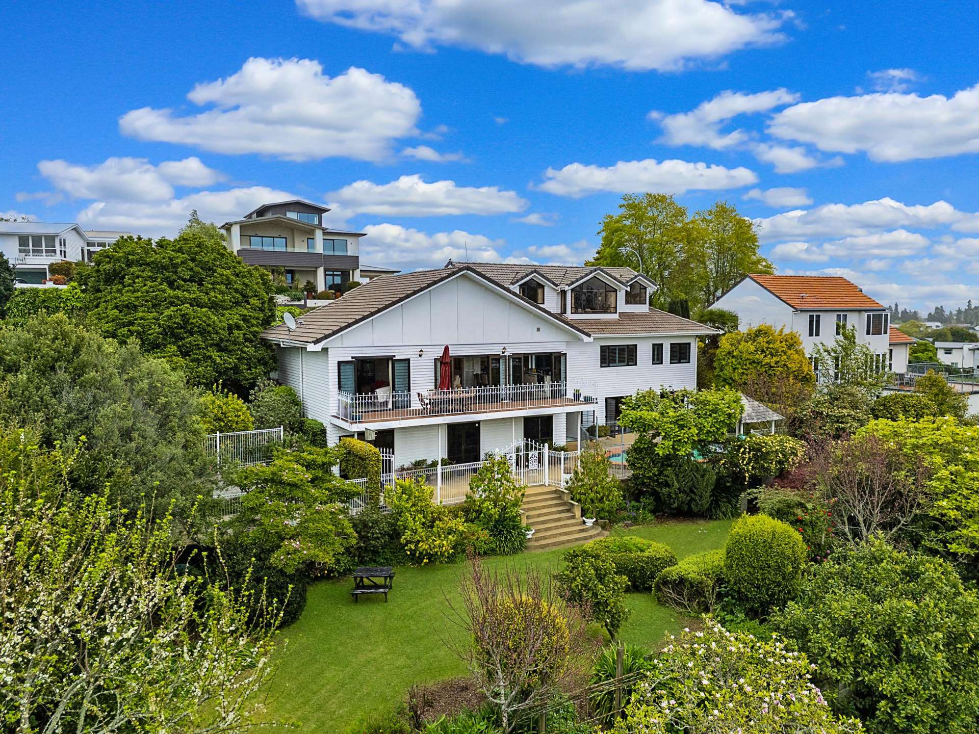 150 Lake Crescent Hamilton Lake_0