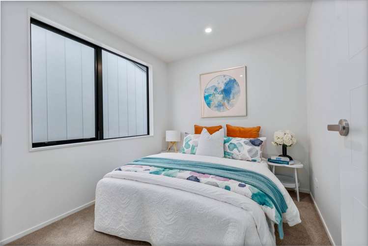 2/589A East Coast Road Browns Bay_16