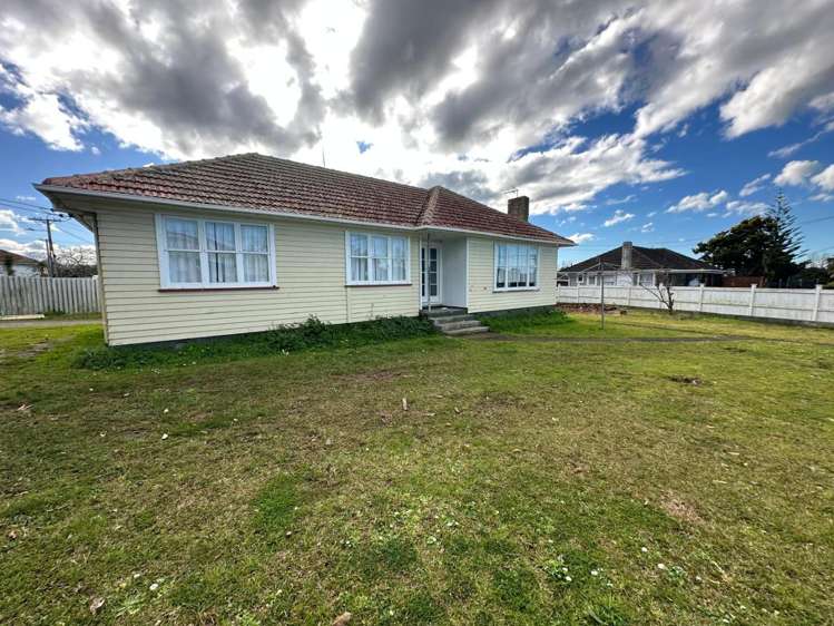 65 Cobham Cres Otara_11