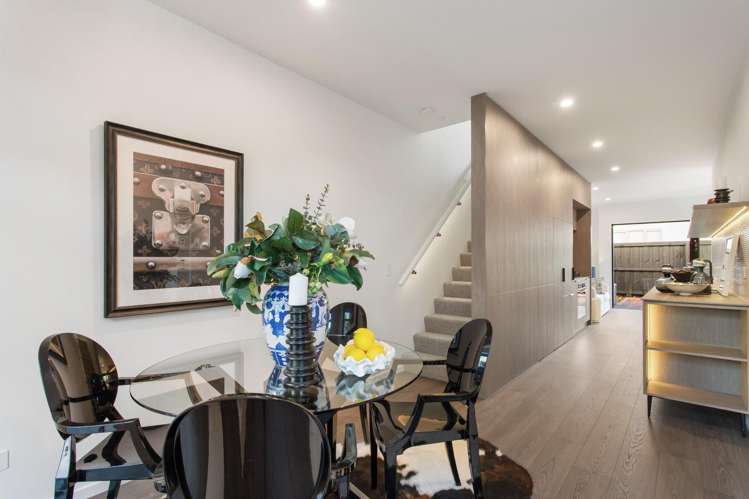 5/44 Winchester Street Merivale_2