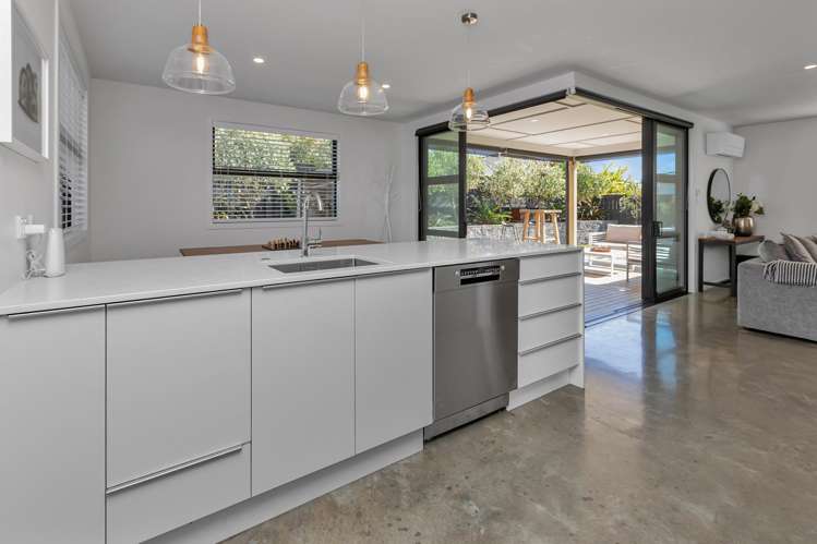 11 Olney Court One Tree Point_8