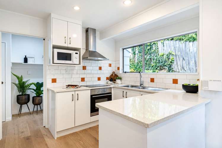 2/54 Stapleford Crescent Browns Bay_8