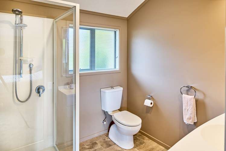 13 Halladale Road Papakowhai_14