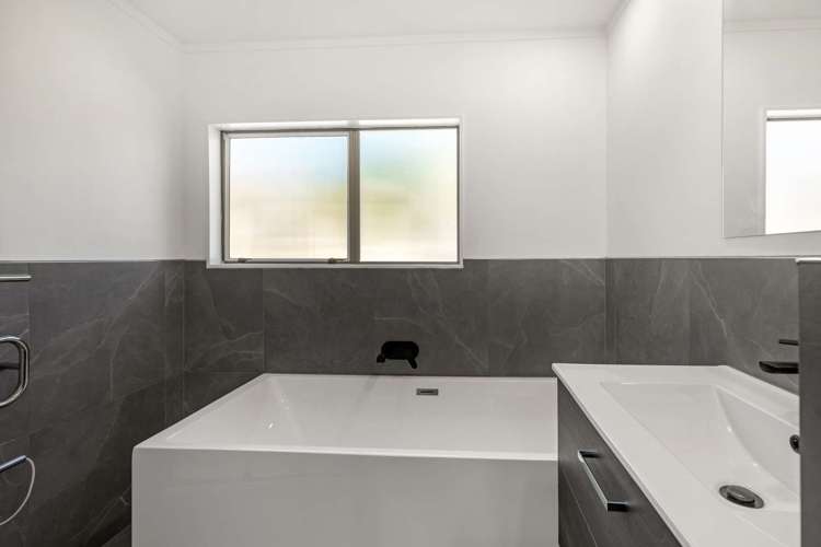 354 Royal Road Massey_11