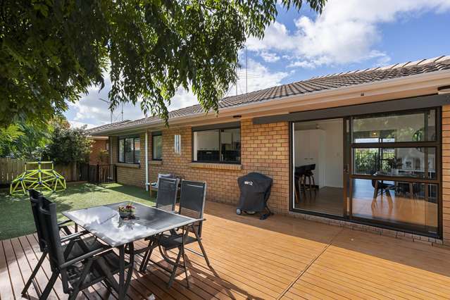 2/98 Gosford Drive Botany Downs_4