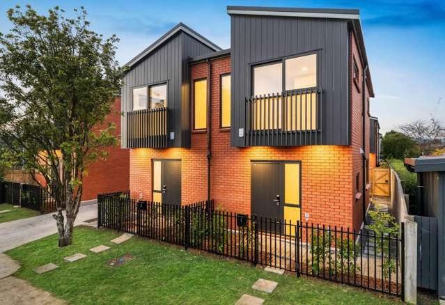 Two Bedrooms Townhouse in the Heart of Henderson