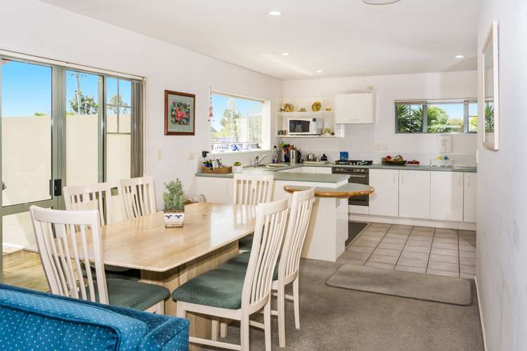 1/140a East Coast Road Forrest Hill_6