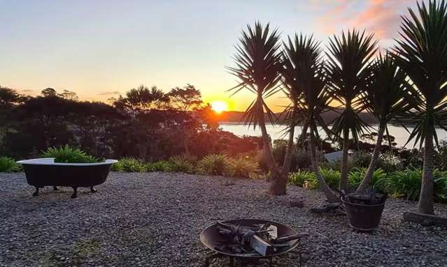 Harbour Retreat with Views