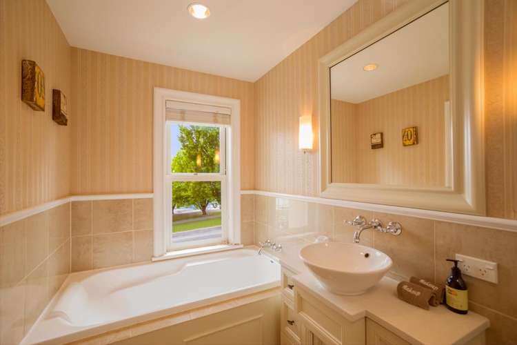 3/70 Lake Esplanade Queenstown_12