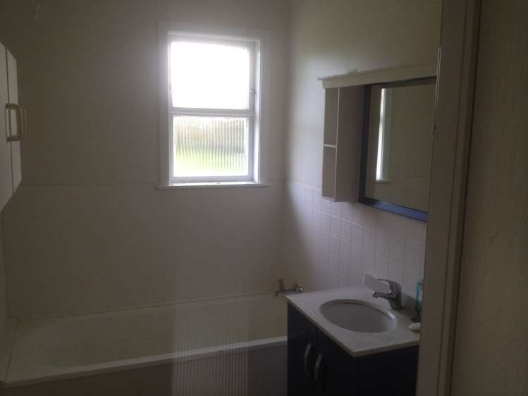 6 Derrett Place Mangere Bridge_11