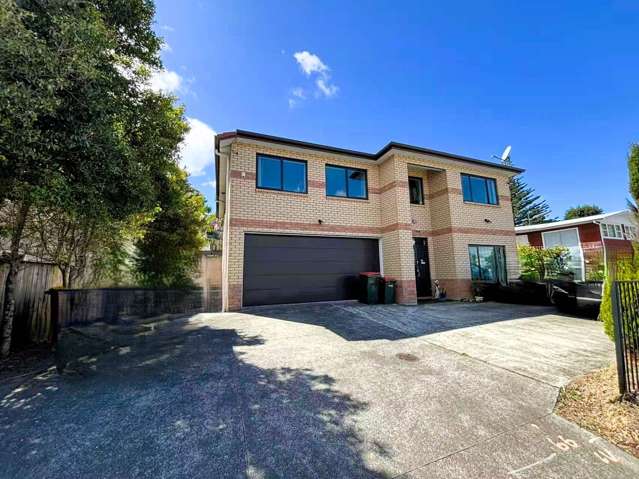 Large 5-Bedroom Home Perfect for Families – Pa...