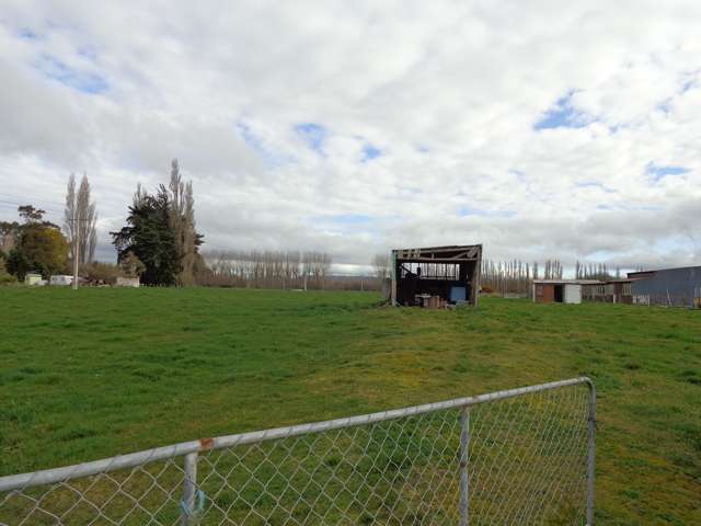 Flat Fertile pasture bare land