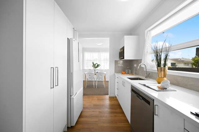 Freehold Renovated Home – First Home or Investment