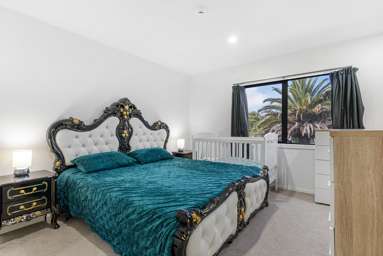 2/4 Harry Ward Place_1