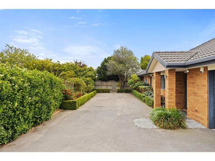 17 Sutton Place Dallington_25