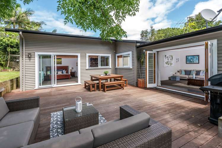 92 Beach Road Mellons Bay_0