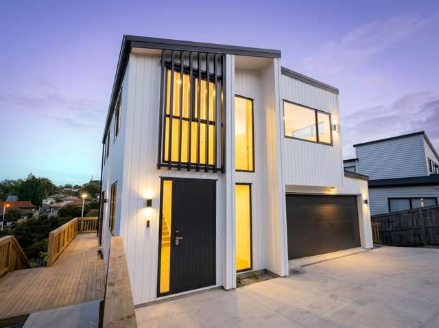 Luxury 5 Beds, Dual Kitchens, Outlook