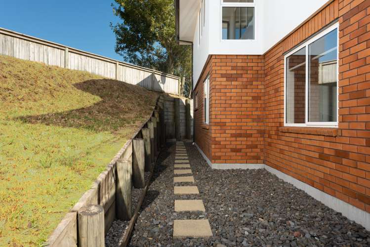 5 Carex Close Pyes Pa_18