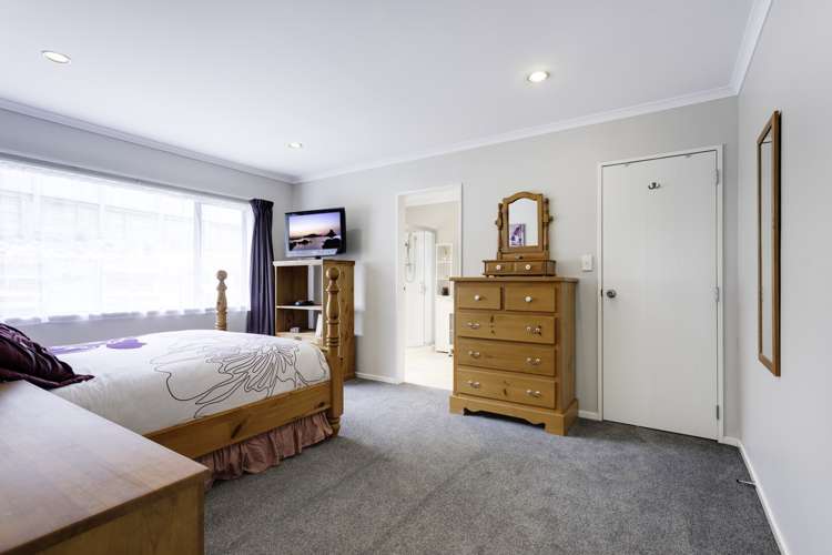 6 Ronald Scott Grove Riverstone Terraces_21