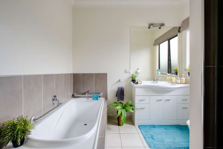 3 Portland Place Poraiti_16