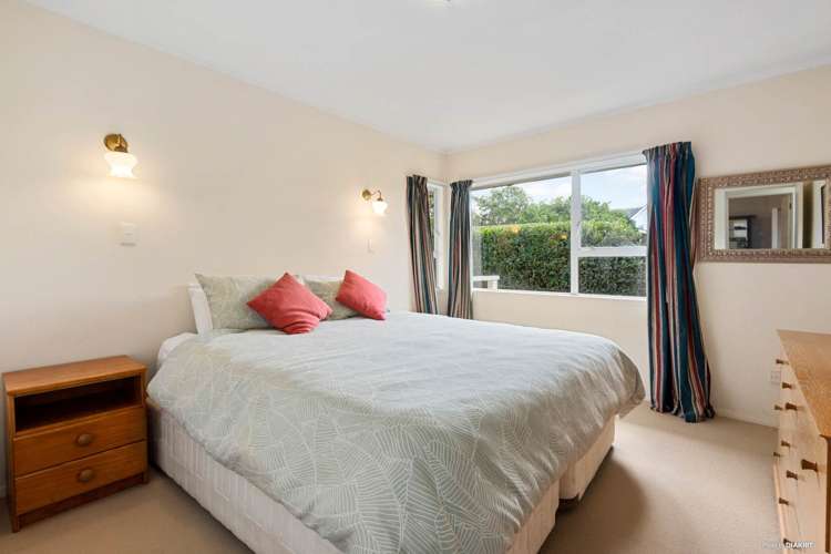 8/10 Gerard Way Saint Johns_8