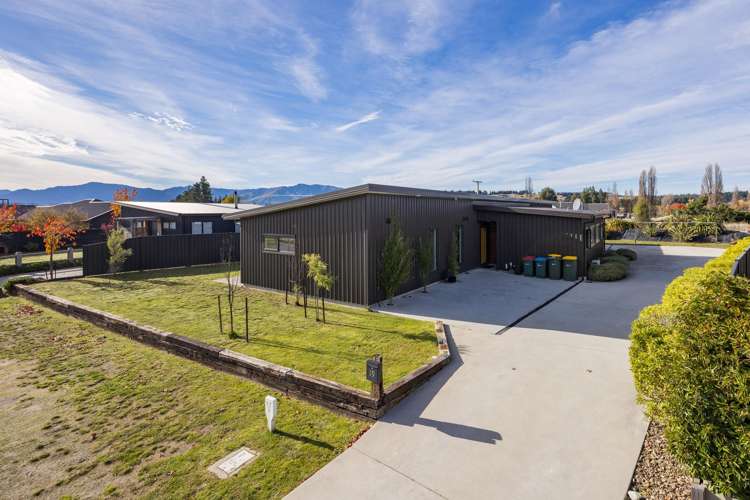 19 Kingfisher Crescent Albert Town_16