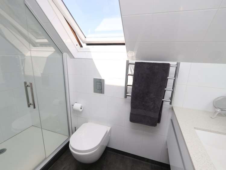 99 Middle Road Allenton_13