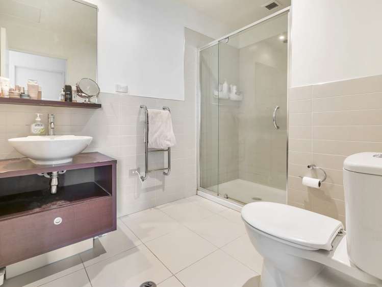 1114/2 Beach Road Auckland Central_14