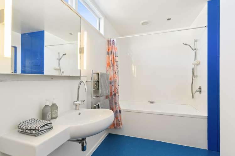 174 Queens Drive Lyall Bay_17