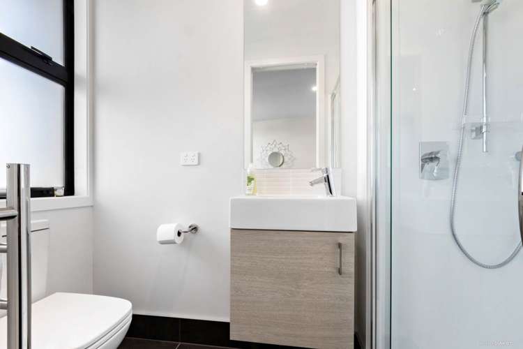 3/4165 Great North Road Glen Eden_13