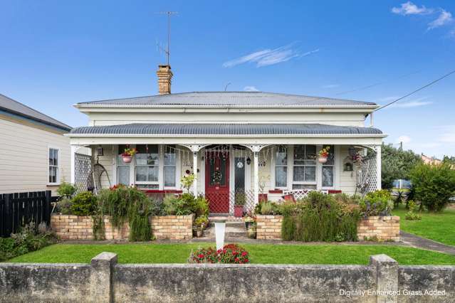 A Classic Cottage Wrapped in Charm