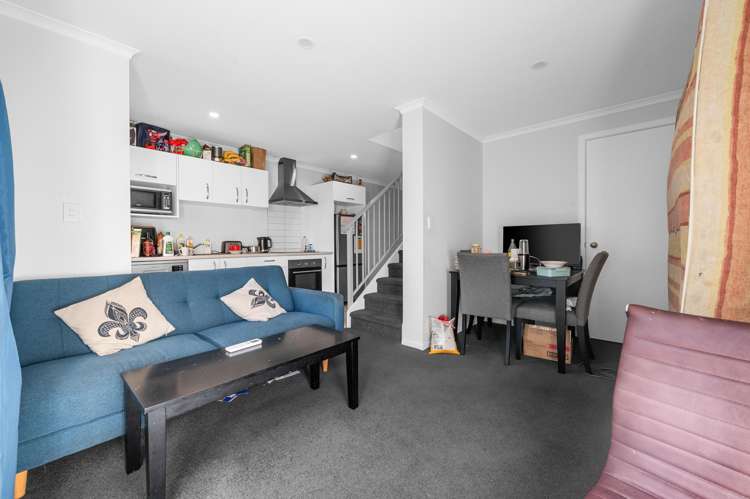 2/113 Knighton Road_4