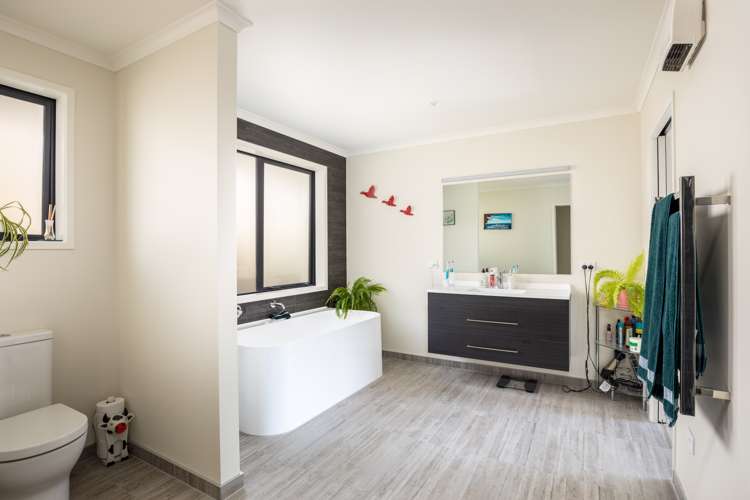 12 Rehua Place Waiwhakaiho_15