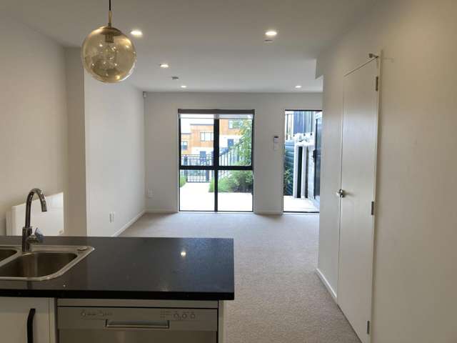 13/18 Hewlett Road Massey_1