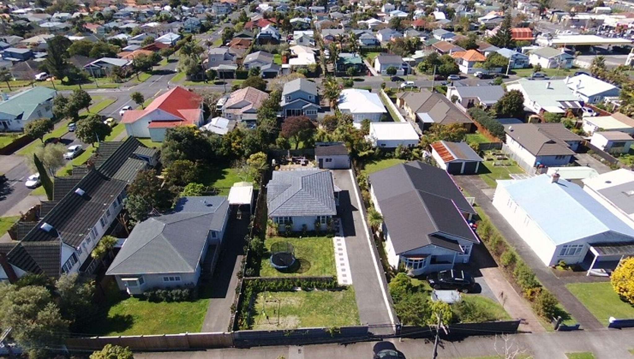 Pt Chev shock: A $6.27m sale and the vendors get to keep their houses