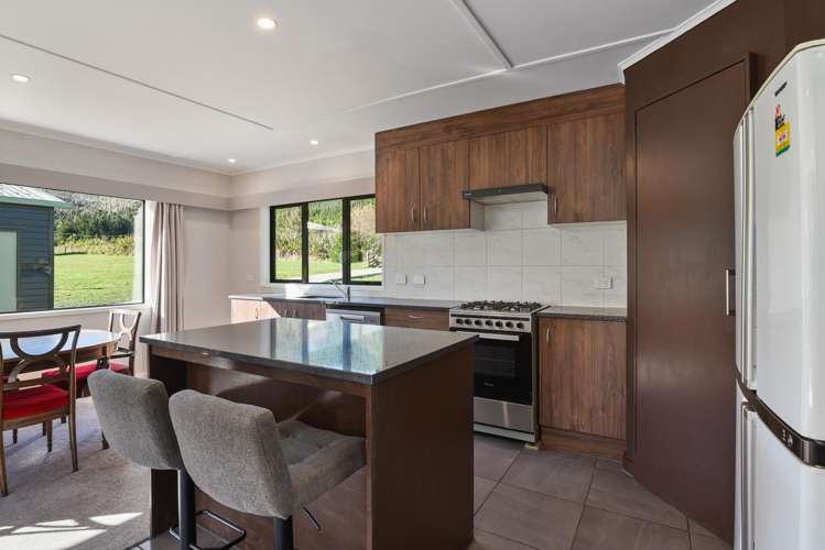 1422 Manawahe Road Manawahe_3